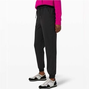 Lululemon keep moving jogger black size 4